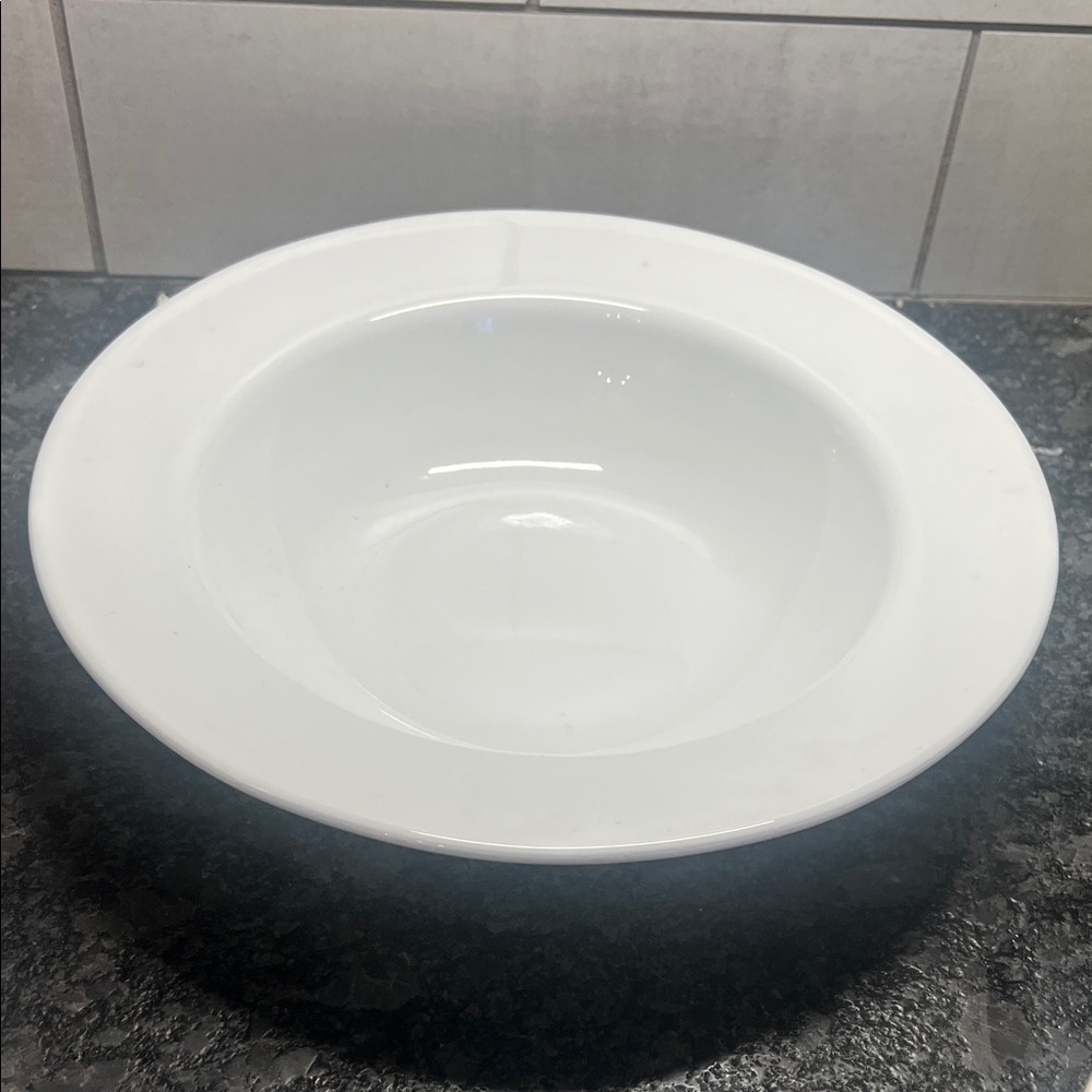 Frost White Corelle Pasta or Serving bowl with rim Like new. 11”